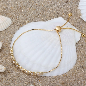Elegant gold plated S925 silver bracelet with freshwater pearls and zircon on seashell