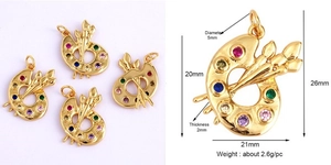 Détails du pendentif palette en or micro-pave avec dimensions et accents en cristal