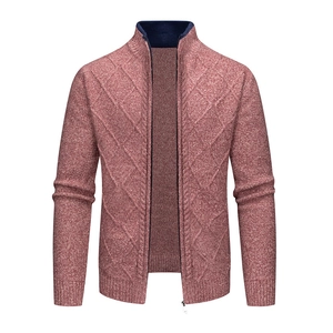 Herren Strickjacke mit Stehkragen und Rautenmuster in Dunkelrosa meliert