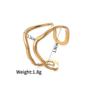 Detailed view of an 18K gold-plated double-layer wavy ring showing 1.8g weight specs