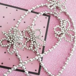 Silver bead chain crossbody strap with floral decorative pearls for mobile phone bags