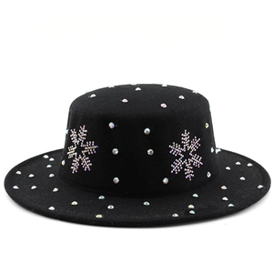 Chapeau en feutre noir pour femme avec strass colorés et motifs de flocons de neige