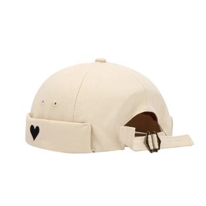 Beige Retro-Mütze mit Herzbestickung, randlose Docker-Kappe mit verstellbarer Schnalle