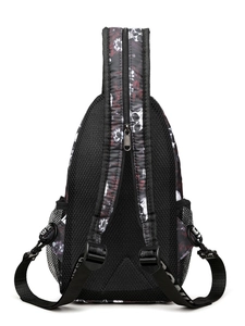 Umhängetasche mit Totenkopf-Blumenprint, atmungsaktivem Netzrücken und verstellbarem Gurt