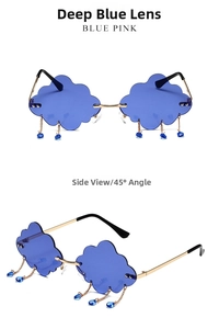 Détail des lunettes de soleil sans monture en forme de nuage bleu avec glands à pampilles
