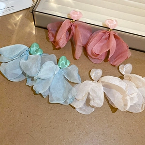Vacation style resin heart earrings with chiffon flowers in pink, blue, and white colors