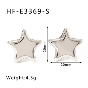 Detailed size chart showing 20mm x 20mm dimensions of silver star stud earrings