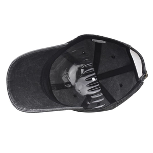 Détail de l'intérieur de la casquette en coton montrant l'étiquette et la doublure interne
