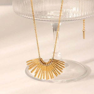 Collier en acier inoxydable doré 18 carats avec pendentif en forme d'éventail