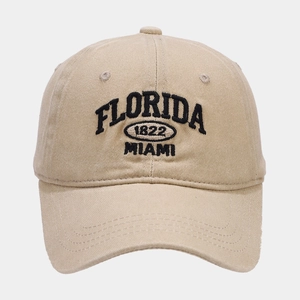 Détail de la broderie FLORIDA MIAMI sur la casquette de baseball beige vintage