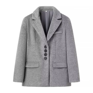 Grey plush lapel jacket with single-breasted buttons and side flap pockets in a loose fit