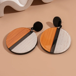 Retro geometric acrylic color-block round earrings with wood grain texture and metal studs