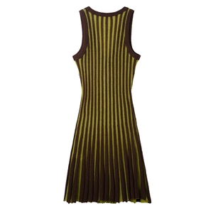 Dettaglio del retro dell'abito in maglia senza maniche con righe verticali marroni e verdi