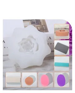 Vista macro de molde de silicona de rosa 3D y velas aromáticas artesanales personalizadas