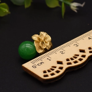 Vintage floral pearl earrings with green stone and gold metal texture, 2cm size