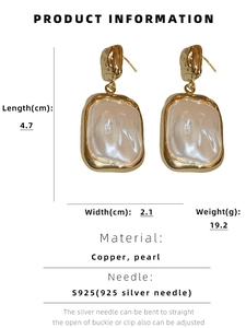 Detailed size chart showing 4.7cm length vintage square gold earrings with pearls