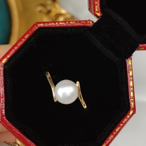 Elegant white freshwater pearl ring with golden S-shape band in a luxury red gift box