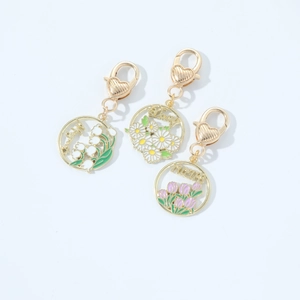 Floral zinc alloy keychain set with lily daisy and tulip pendants for bags