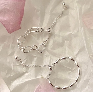 Adjustable S925 sterling silver chain and olive bead rings on elegant floral background