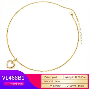 Collier cœur évidé doré avec perles artificielles et chaîne boîte élégante