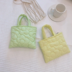 Mini borse a mano trapuntate a fiori in verde pastello e giallo con cerniera lampo
