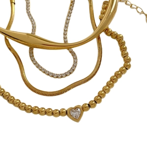 Set di bracciali a strati placcati in oro con ciondolo a cuore e pietre di cristallo