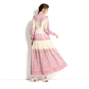 Robe longue bohème à imprimé paisley avec manches lanterne et col montant