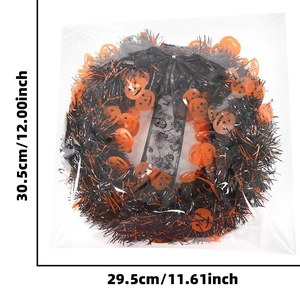 Ghirlanda di Halloween con fette di zucca arancioni e tinsel nero per porta d'ingresso