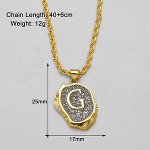 Detaillierte Größenansicht der goldplattierten Halskette mit Buchstabe G und Abmessungen