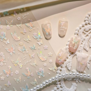 Stickers ongles papillon 3D avec effet aurore irisé et motifs floraux élégants