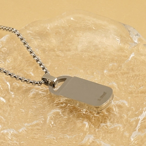 Collier avec pendentif rectangulaire étoile à huit branches en acier inoxydable argenté