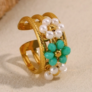 Bague bohème en acier inoxydable plaqué or 18 carats avec fleurs perlées blanches et vertes
