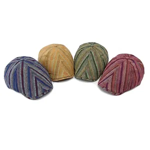 Casquettes gavroche à rayures de style ethnique en bleu, jaune moutarde, vert et rouge