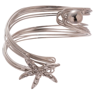 Silberner gedrehter mehrlagiger Armreif mit glitzerndem Seestern und runder Metallperle
