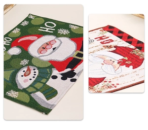 Détail de set de table de Noël montrant le tissage et les motifs de Père Noël