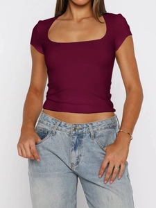 Slim fit burgundy short sleeve Y2K style T-shirt for women with light blue jeans