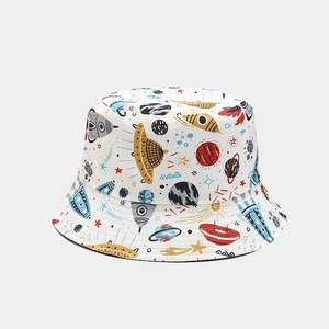 Chapeau bob blanc réversible avec motifs d'astronaute et d'espace colorés