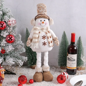 Simpatico pupazzo di neve natalizio a gambe lunghe in peluche per decorazioni festive