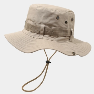 Détail d'un chapeau de soleil ripstop kaki avec aérations et cordon de serrage réglable