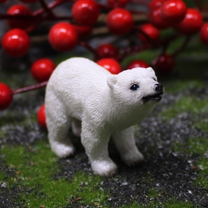 Figurine miniature d'ours polaire avec texture réaliste pour décor de jardin féerique
