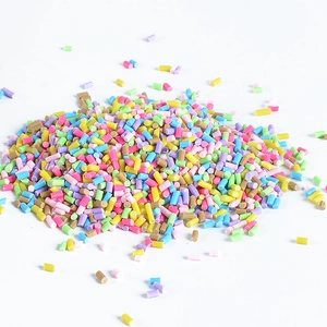 Mélange de pépites en pâte polymère colorée et tranches cylindriques pour décor DIY