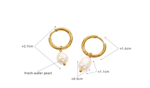 Detailed size specifications for gold hoop earrings with natural freshwater pearl pendants