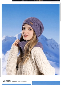 Détail du bonnet et écharpe en tricot violet pour femme avec doublure en polaire chaude