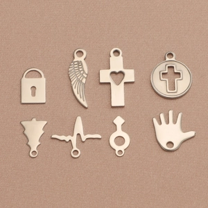 Lot de 8 pendentifs créatifs en acier avec motifs cœur, croix, ailes et sapin