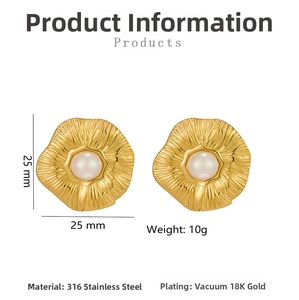 Macro detail of 18K gold plated flower stud earrings showing 25mm size and 316L steel specs