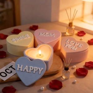 Scatola portaoggetti a cuore macaron con scritte in rilievo HAPPY SMILE LOVE