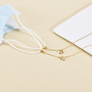 Gold-plated stainless steel face mask chain with D-letter charm and sparkling diamond