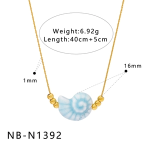 Dimensions du collier pendentif conque bleue de 16mm avec chaîne dorée de 1mm