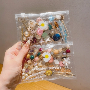 Assorted Korean pearl and daisy hair clips set in transparent fashion jewelry bags