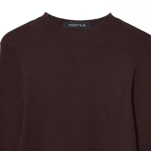 Slim fit long sleeve crewneck knit top in dark burgundy with brand neck label